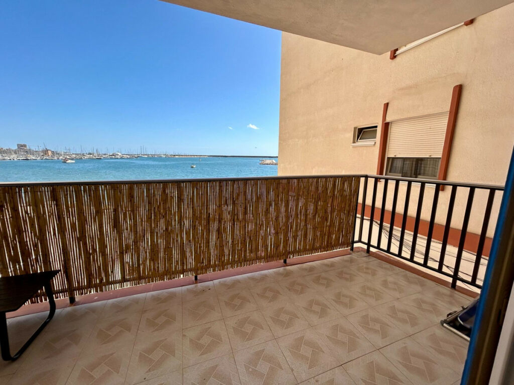Middle Floor Apartment Torrevieja Alicante - image 5