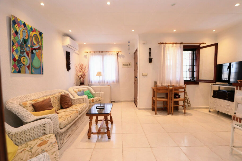 Townhouse Mil Palmeras Alicante - image 5