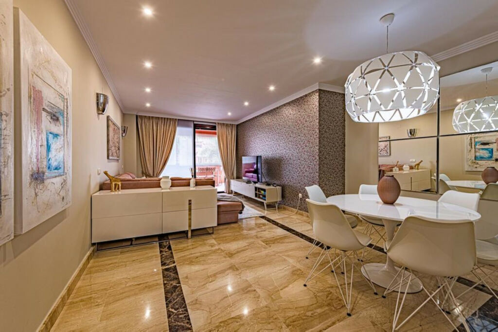 Middle Floor Apartment New Golden Mile Málaga - image 5