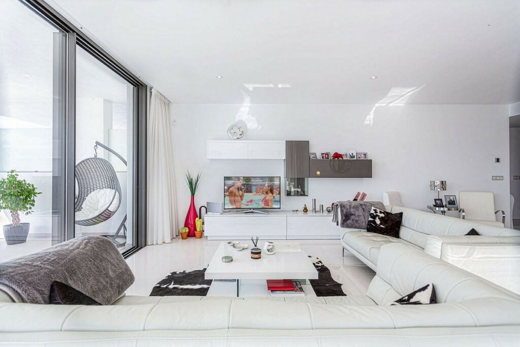 Middle Floor Apartment Estepona Málaga - image 4