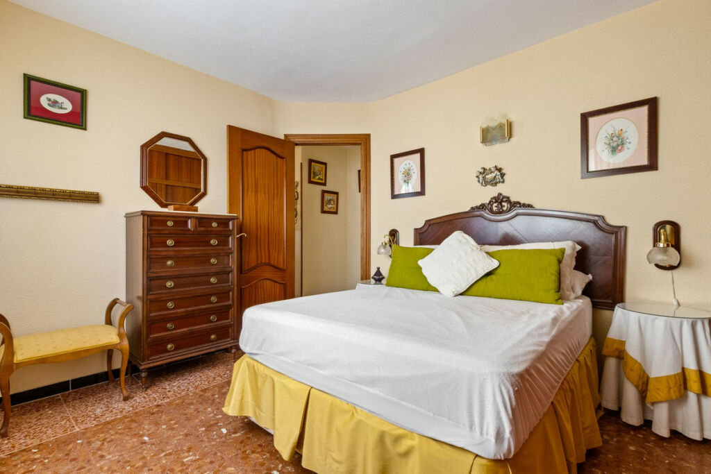 Middle Floor Apartment Los Boliches Málaga - image 4