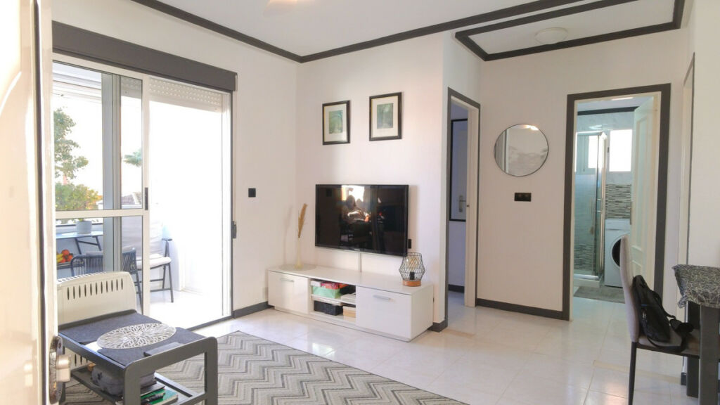 Middle Floor Apartment Torrevieja Alicante - image 5