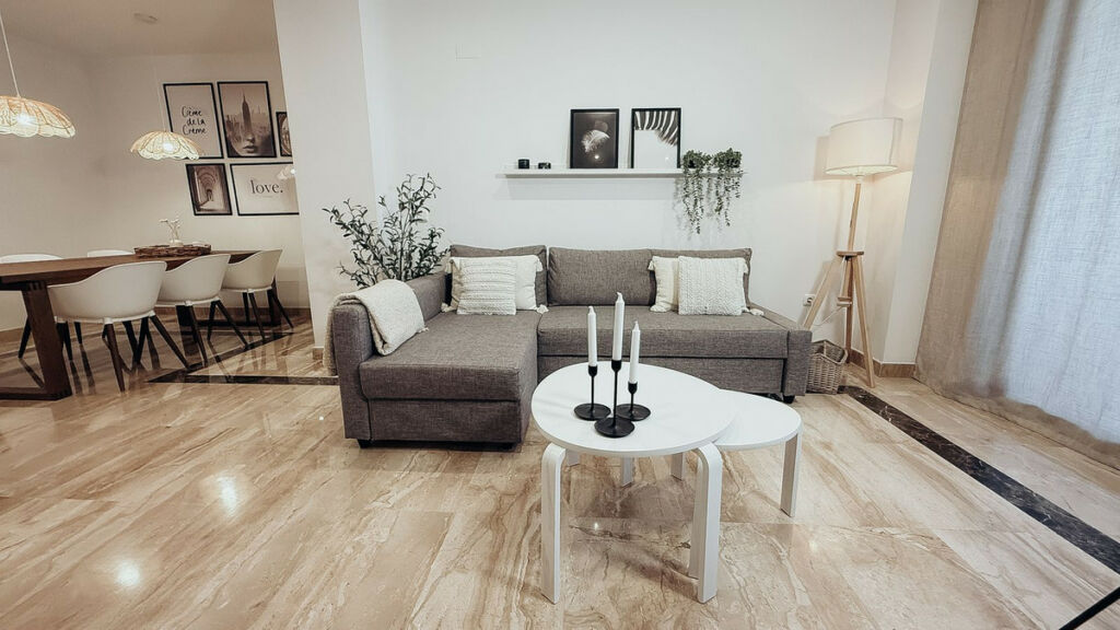 Middle Floor Apartment Estepona Málaga - image 5