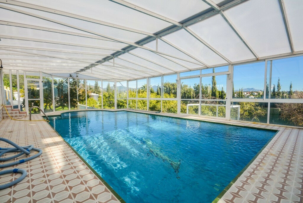 Detached Villa Estepona Málaga - image 5