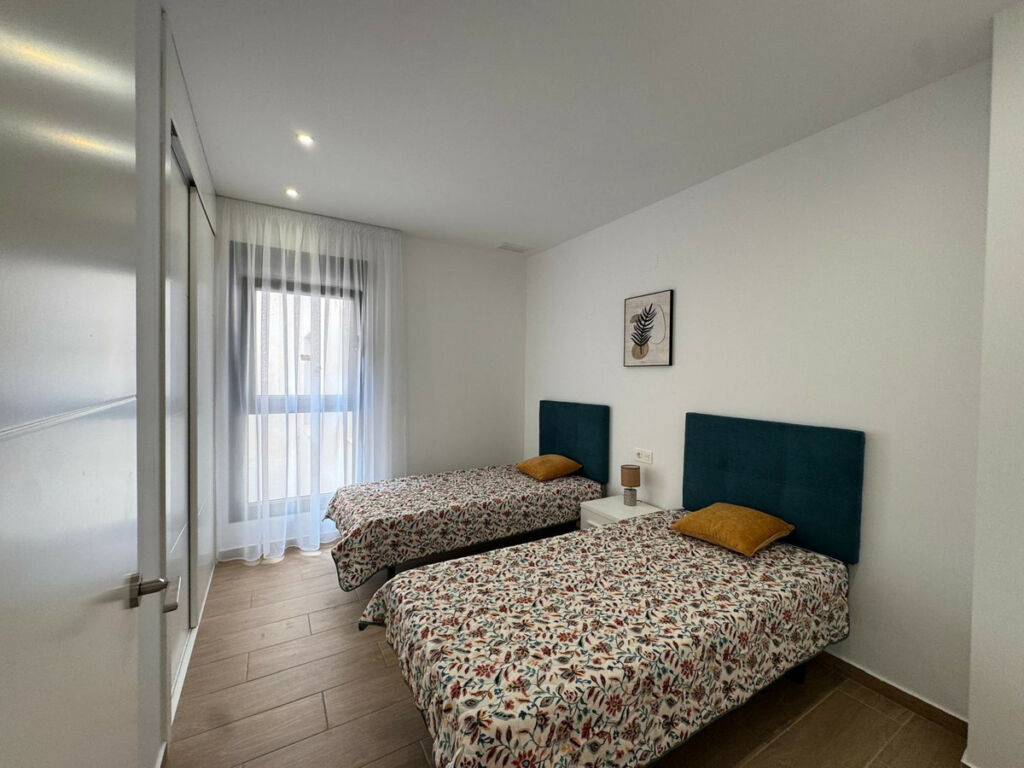 Middle Floor Apartment Torrevieja Alicante - image 5