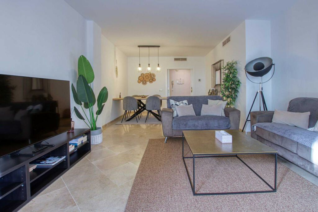 Middle Floor Apartment Calahonda Málaga - image 5