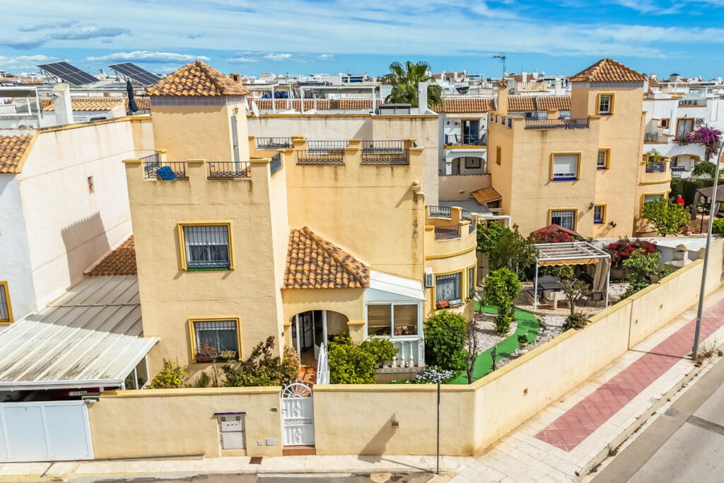 Townhouse Orihuela Costa Alicante - image 5