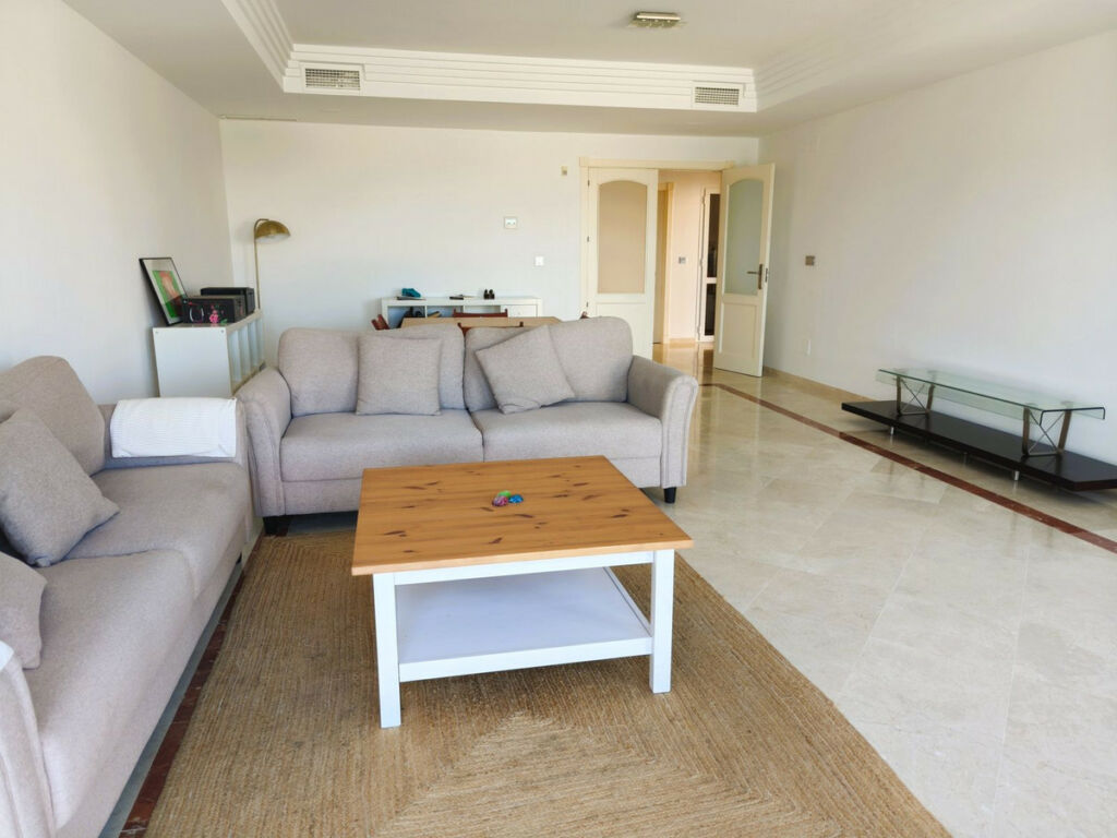 Middle Floor Apartment San Roque Club Cádiz - image 5