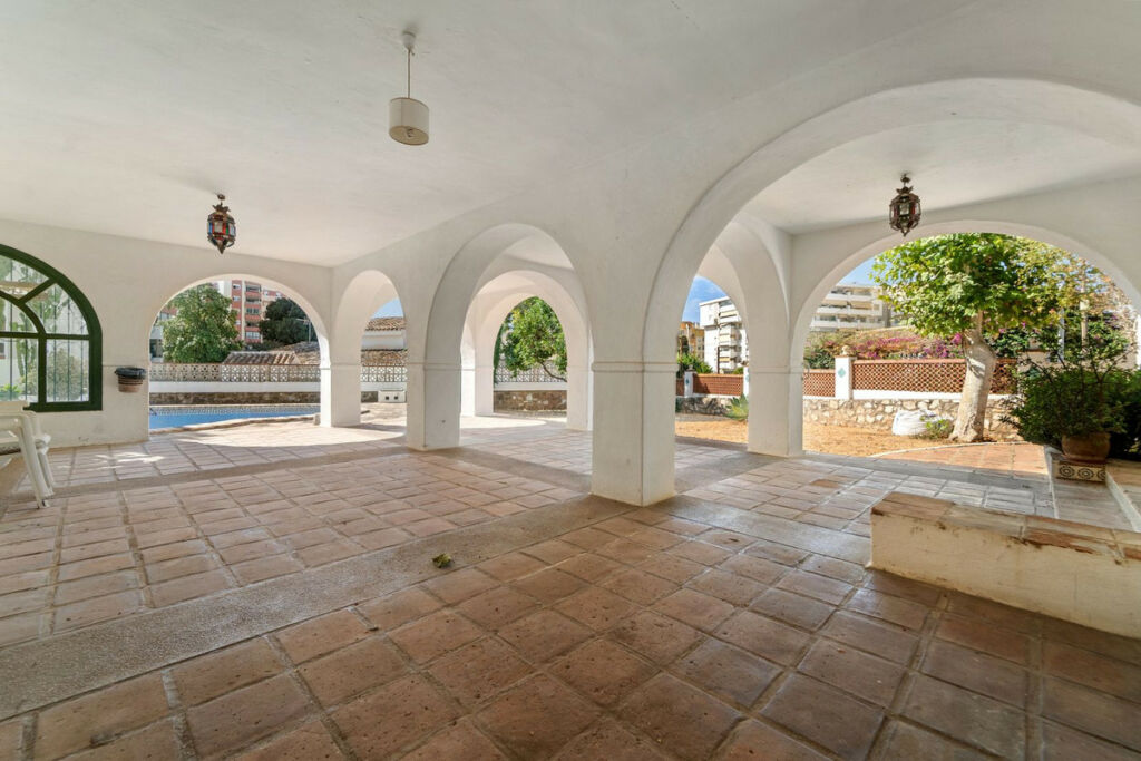 Detached Villa Fuengirola Málaga - image 5