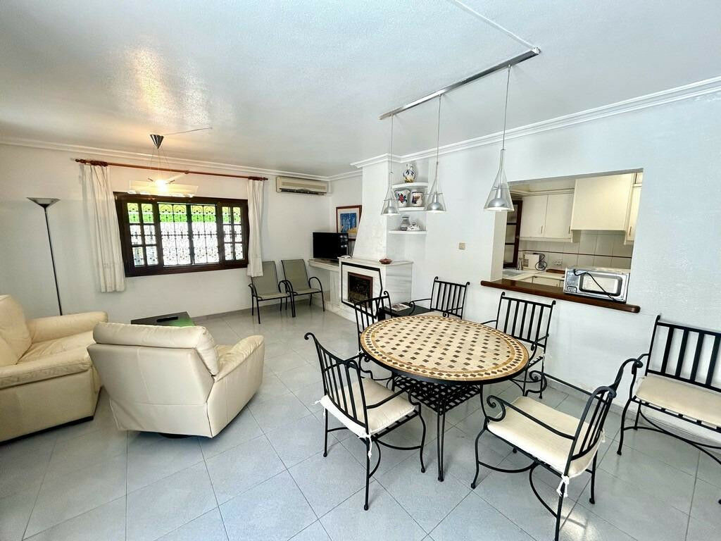Detached Villa La Zenia Alicante - image 5