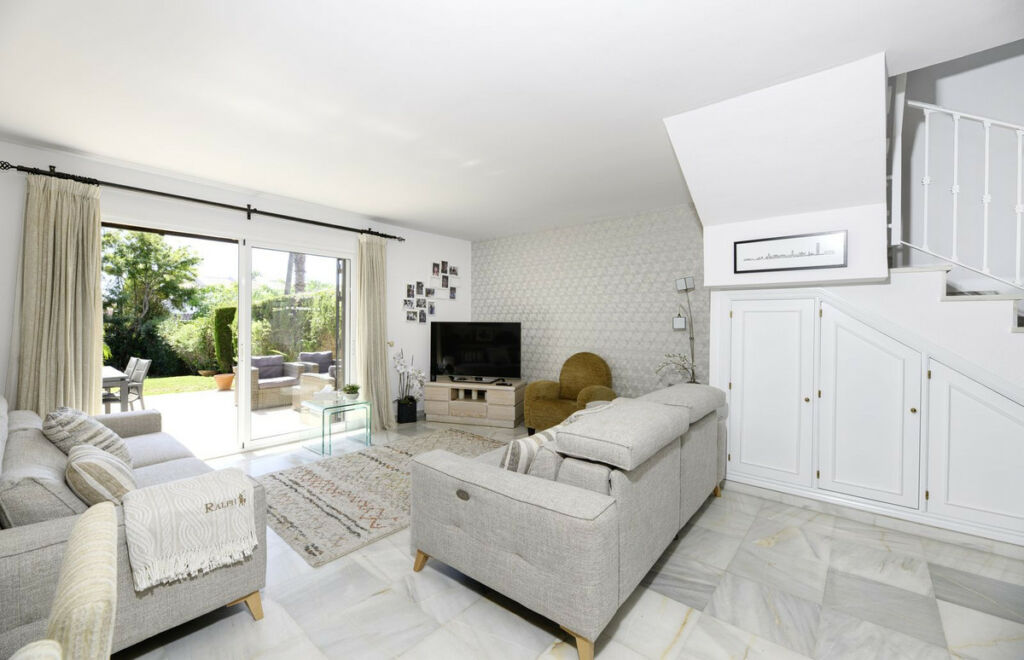 Townhouse Atalaya Málaga - image 5