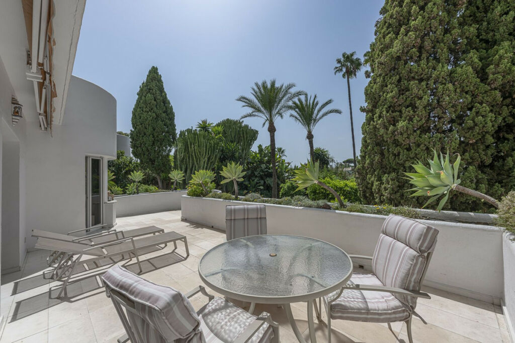 Middle Floor Apartment The Golden Mile Málaga - image 5