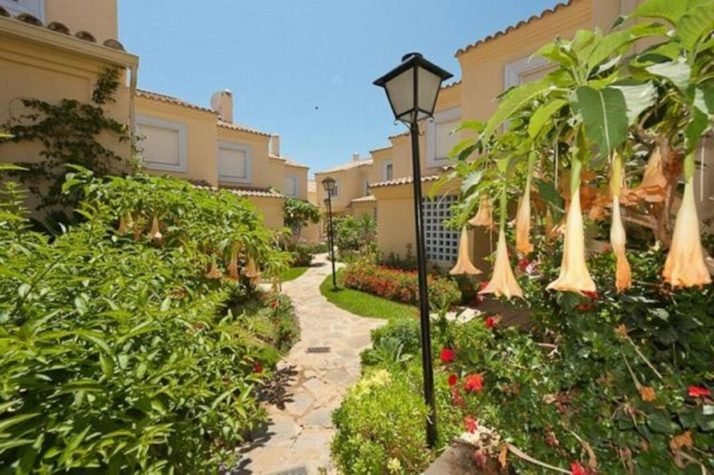 Townhouse Puerto Banús Málaga - image 5