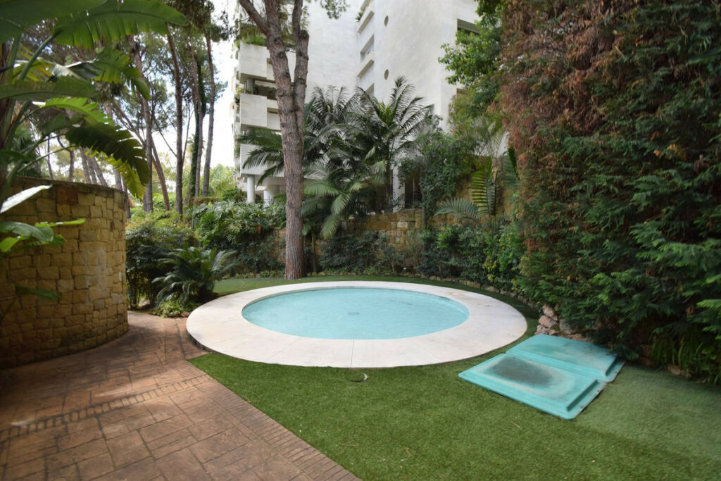 Middle Floor Apartment The Golden Mile Málaga - image 5