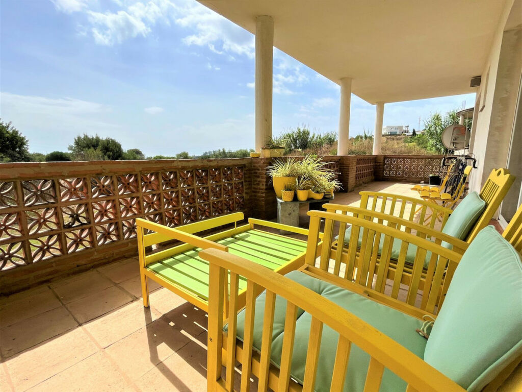 Detached Villa Estepona Málaga - image 5