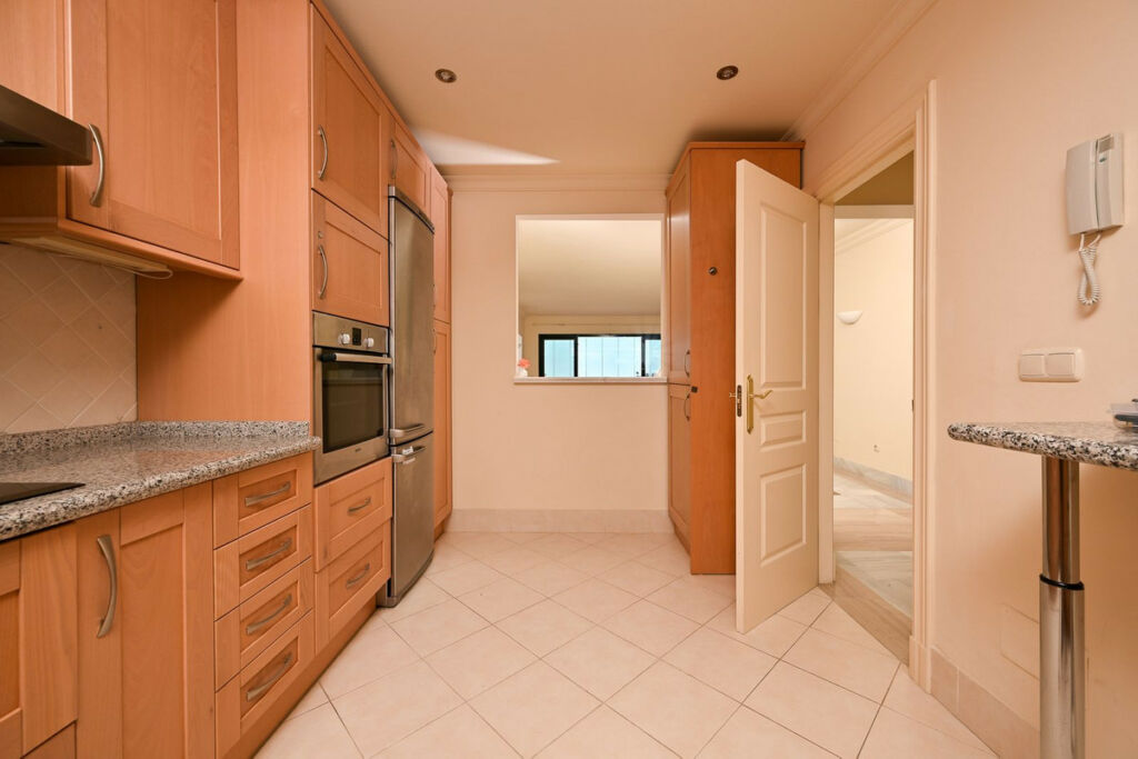 Middle Floor Apartment Benahavís Málaga - image 10