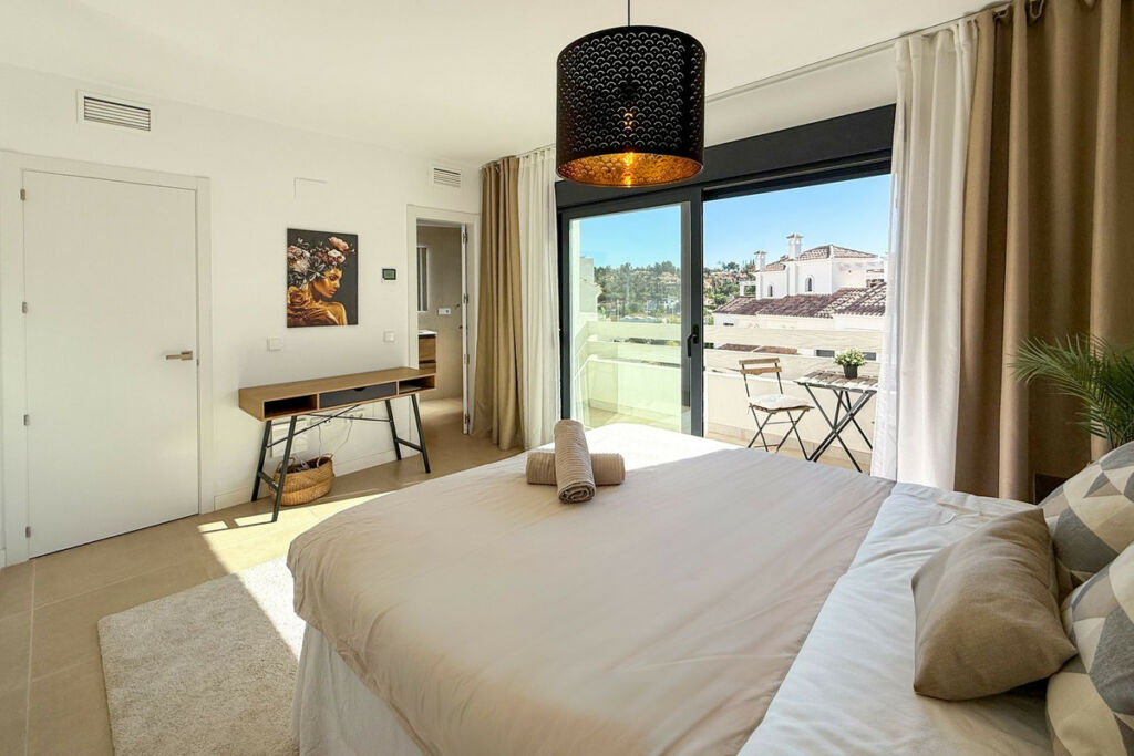 Townhouse El Paraiso Málaga - image 5