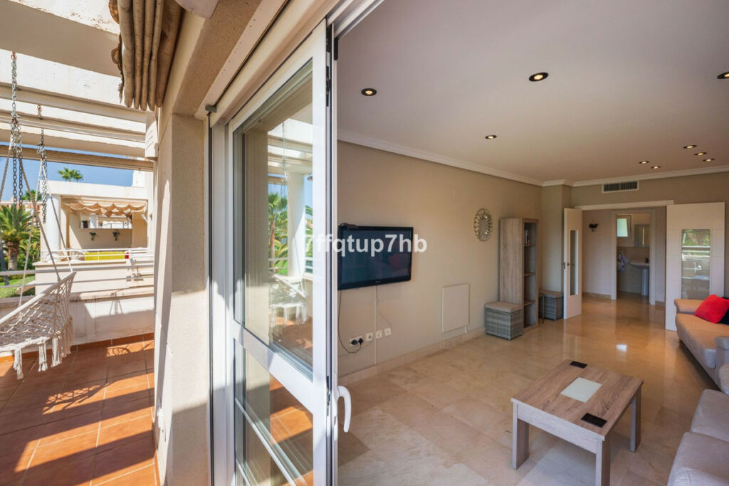 Middle Floor Apartment Estepona Málaga - image 5