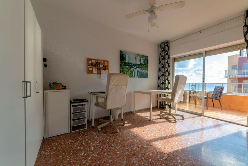 Middle Floor Apartment Punta Prima Alicante - image 5