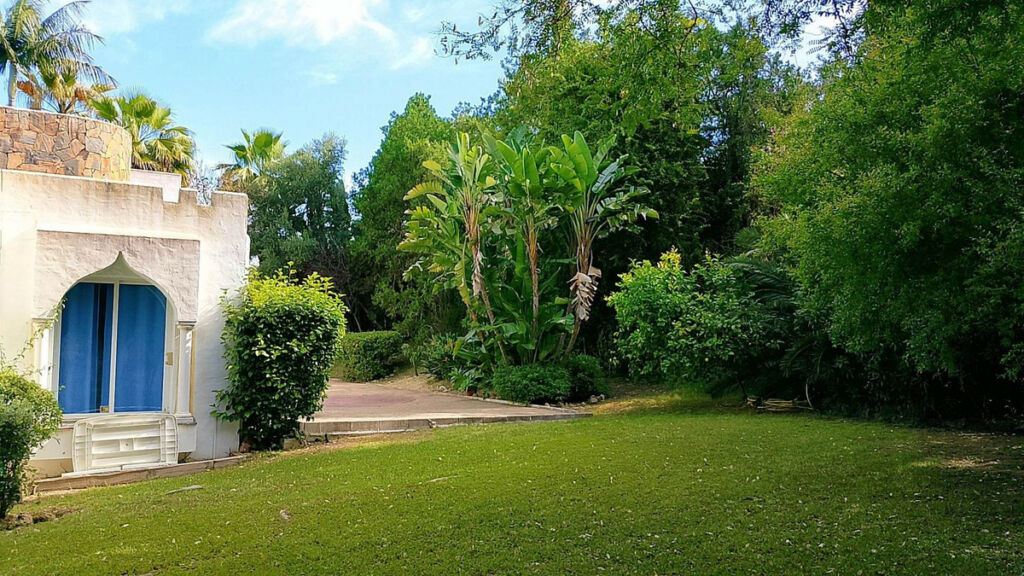 Detached Villa El Paraiso Málaga - image 5