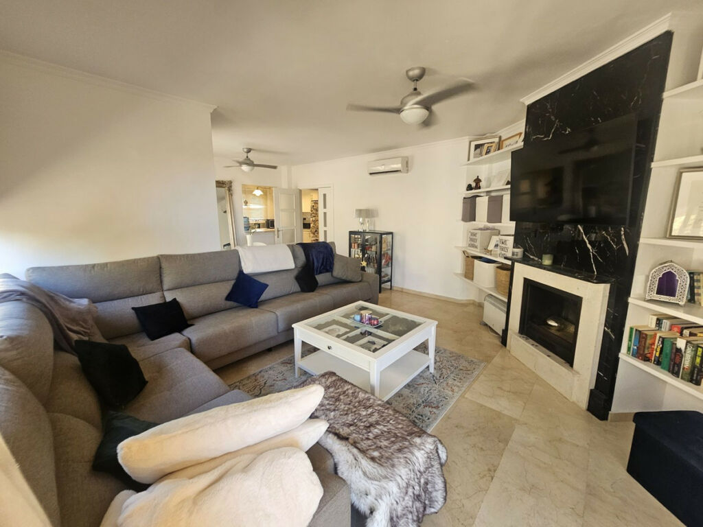 Semi-Detached House Riviera del Sol Málaga - image 5