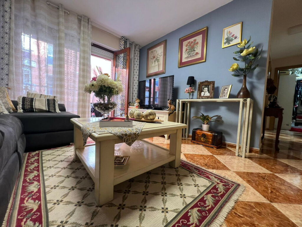 Middle Floor Apartment Torrevieja Alicante - image 5