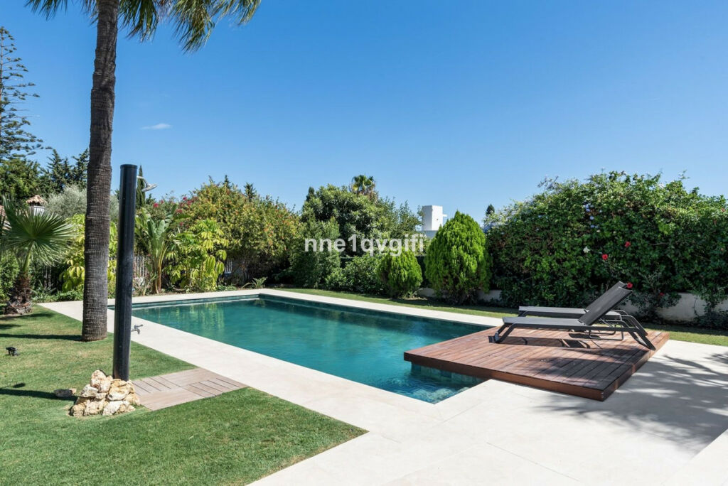 Detached Villa Guadalmina Alta Málaga - image 6