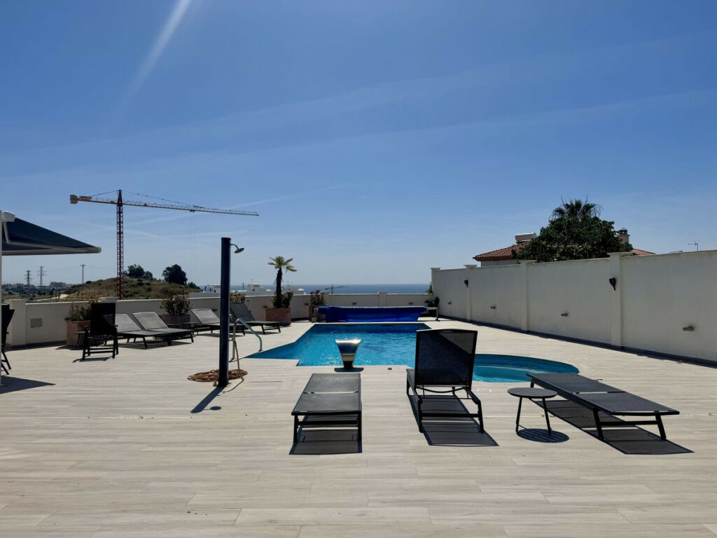 Detached Villa Estepona Málaga - image 5