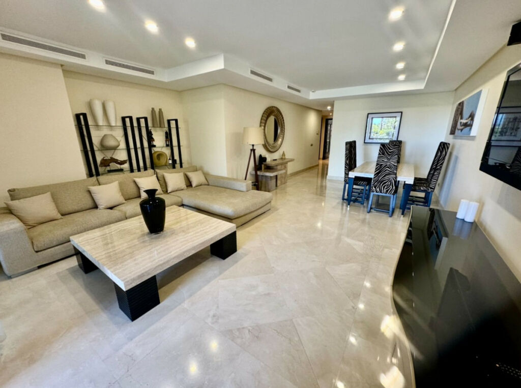 Ground Floor Apartment Puerto Banús Málaga - image 5