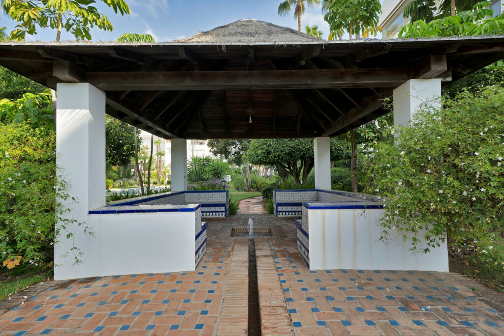 Middle Floor Apartment Estepona Málaga - image 5