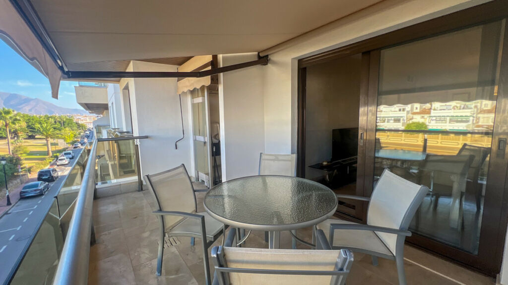 Middle Floor Apartment La Duquesa Málaga - image 5