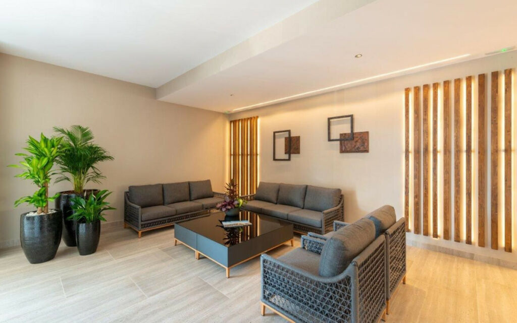 Middle Floor Apartment Nueva Andalucía Málaga - image 5