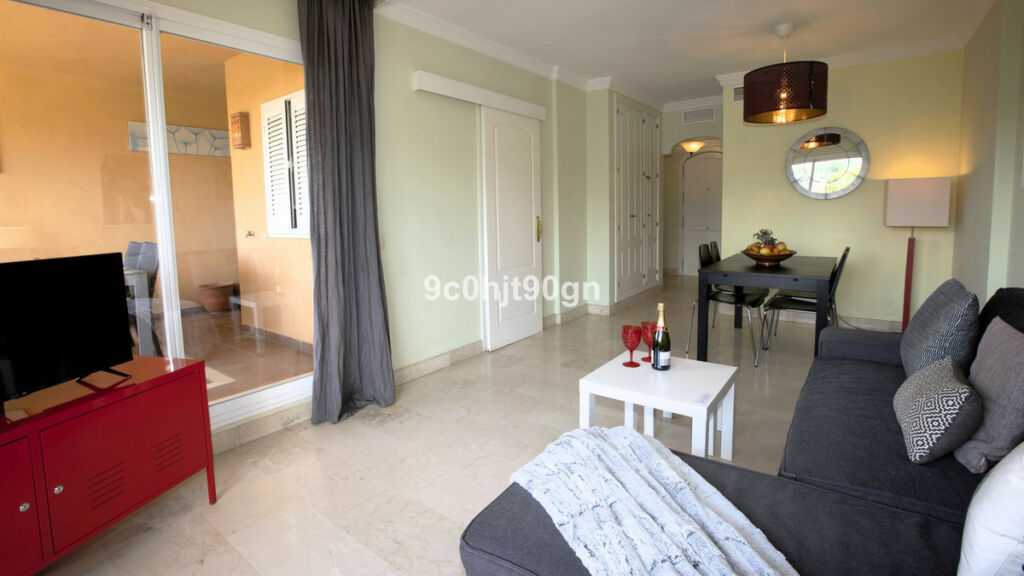 Middle Floor Apartment Elviria Málaga - image 5