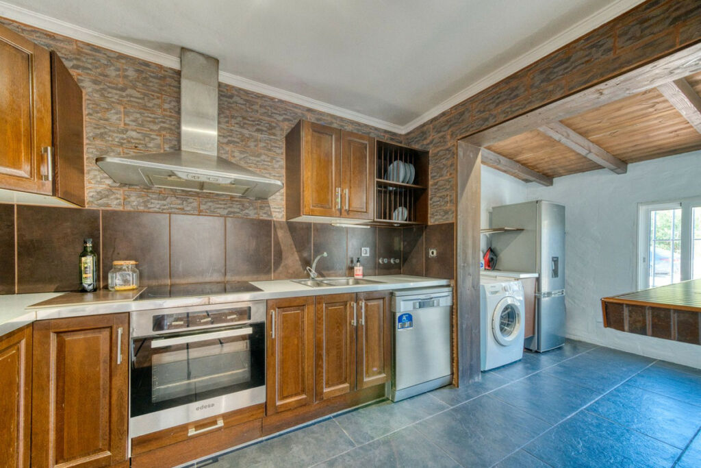 Townhouse La Duquesa Málaga - image 5