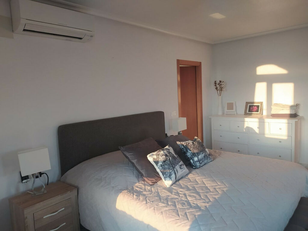 Detached Villa San Miguel de Salinas Alicante - image 5