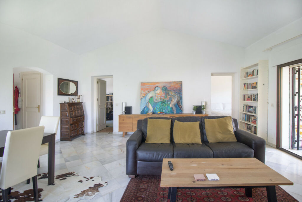 Middle Floor Apartment Estepona Málaga - image 5