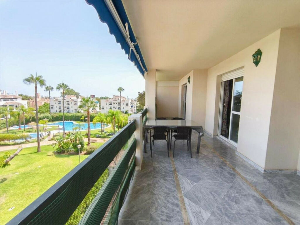 Penthouse Nueva Andalucía Málaga - image 5