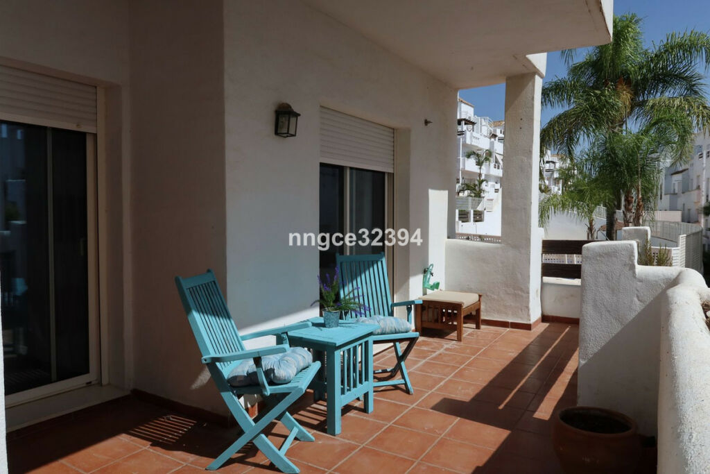 Middle Floor Apartment Estepona Málaga - image 5
