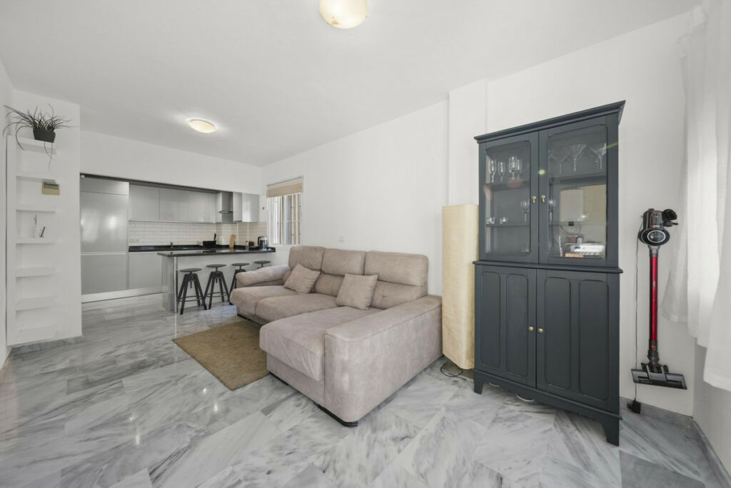 Ground Floor Apartment Benalmadena Pueblo Málaga - image 5
