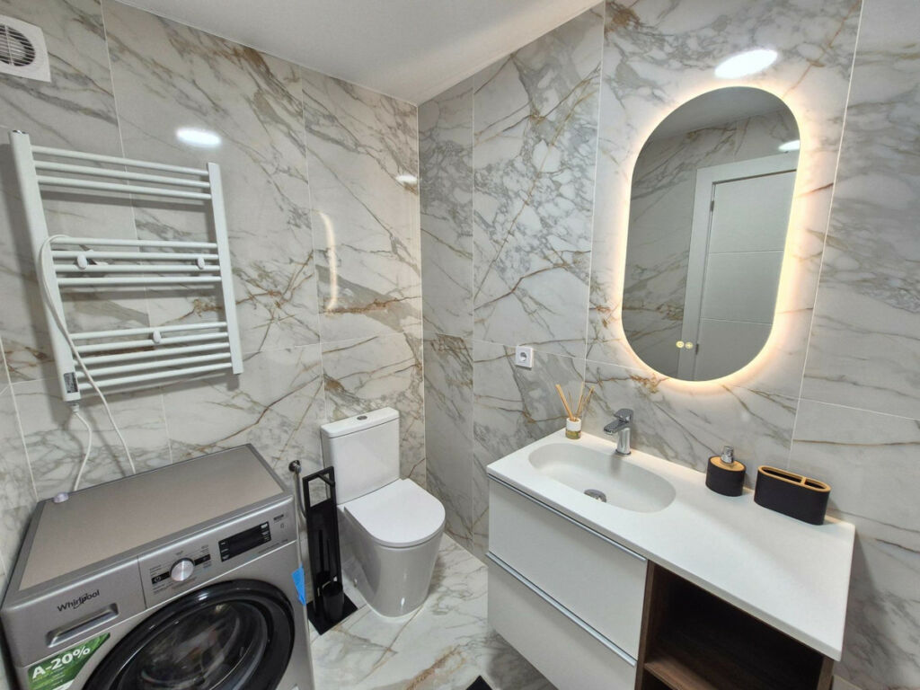 Middle Floor Apartment Torrevieja Alicante - image 5