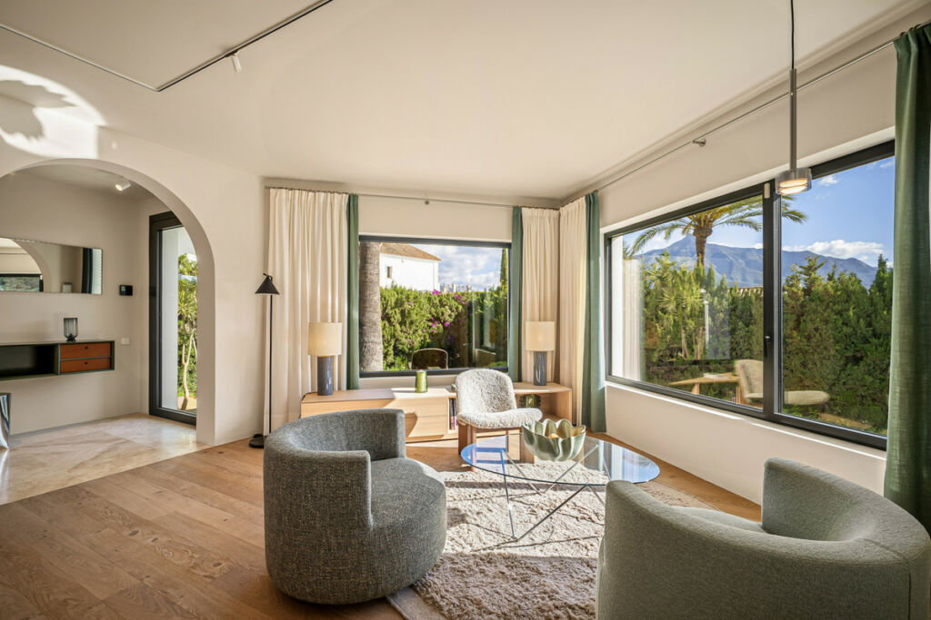 Detached Villa Nueva Andalucía Málaga - image 5