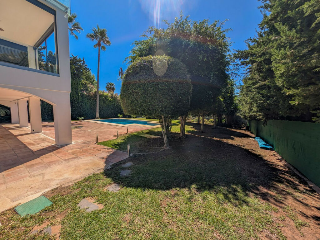 Detached Villa Nueva Andalucía Málaga - zdjęcie 52