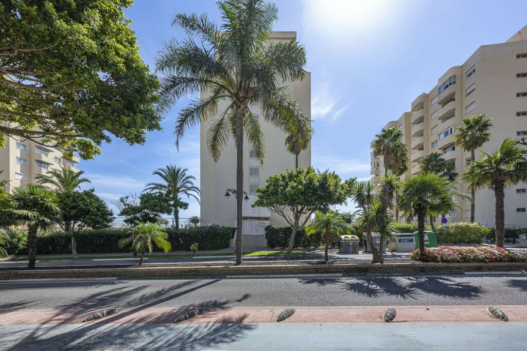 Middle Floor Apartment Estepona Málaga - image 39