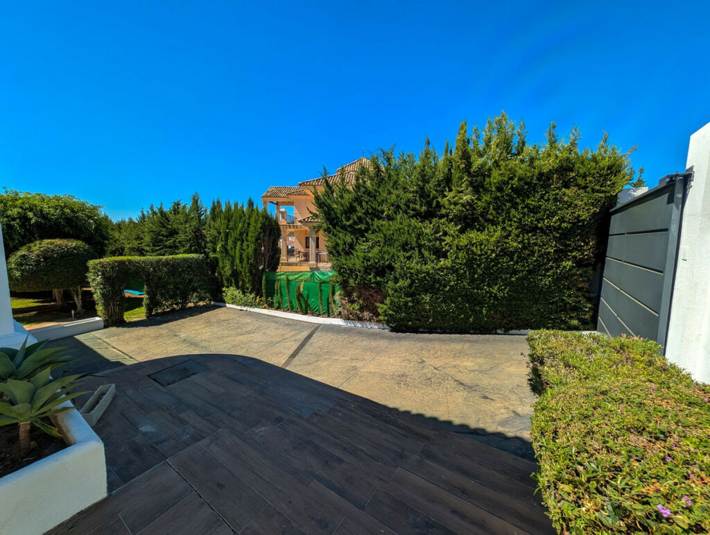 Detached Villa Nueva Andalucía Málaga - zdjęcie 53