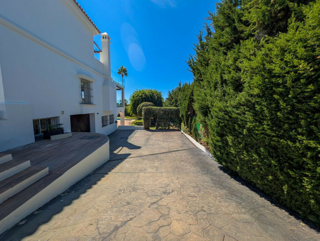 Detached Villa Nueva Andalucía Málaga - zdjęcie 55