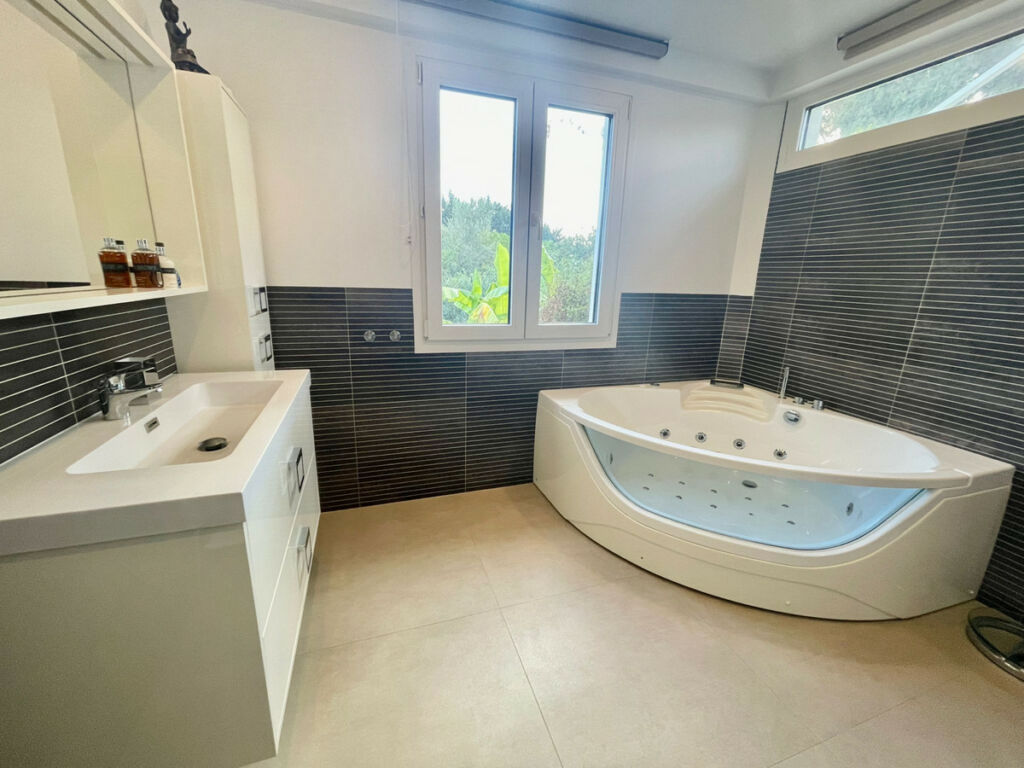 Detached Villa San Pedro de Alcántara Málaga - image 18