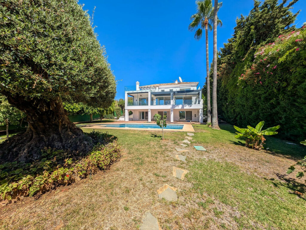 Detached Villa Nueva Andalucía Málaga - zdjęcie 58