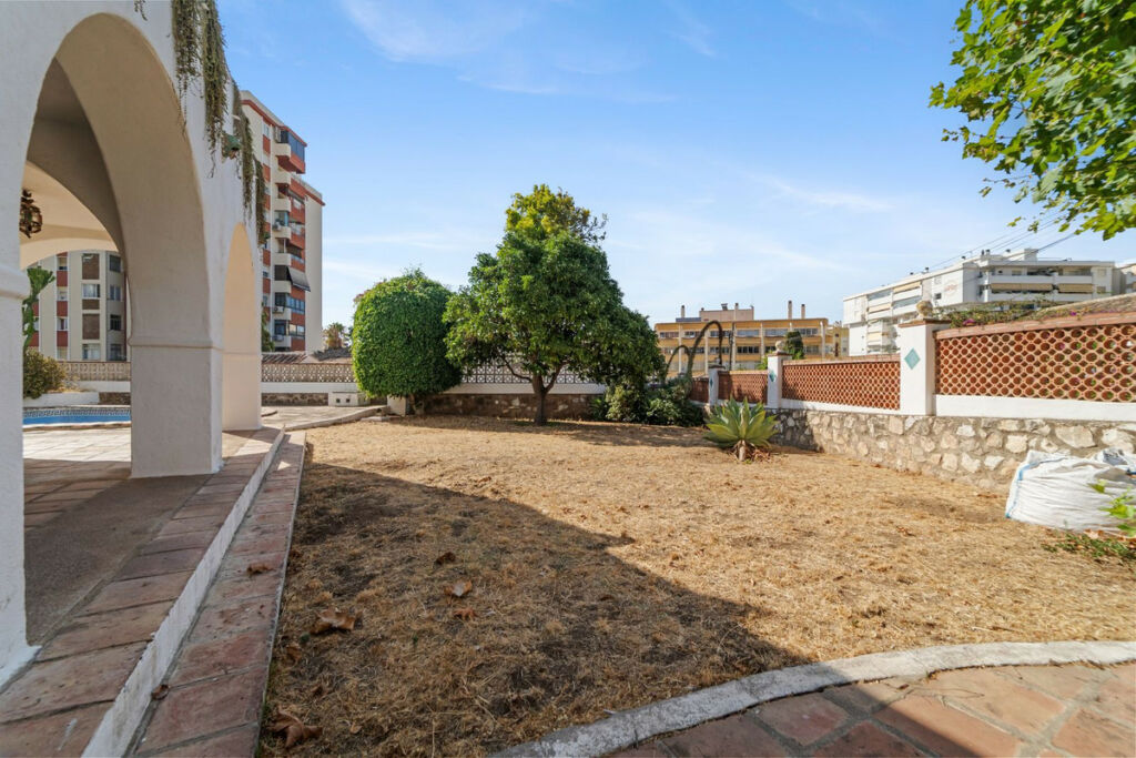 Detached Villa Fuengirola Málaga - image 59