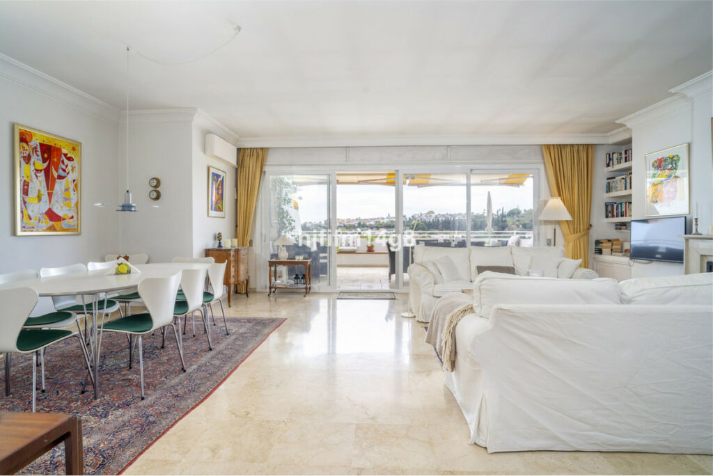Middle Floor Apartment Guadalmina Alta Málaga - image 6