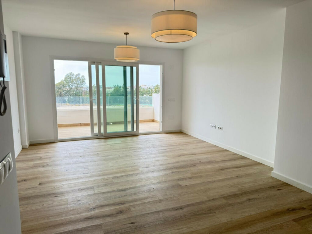 Middle Floor Apartment Nueva Andalucía Málaga - image 6